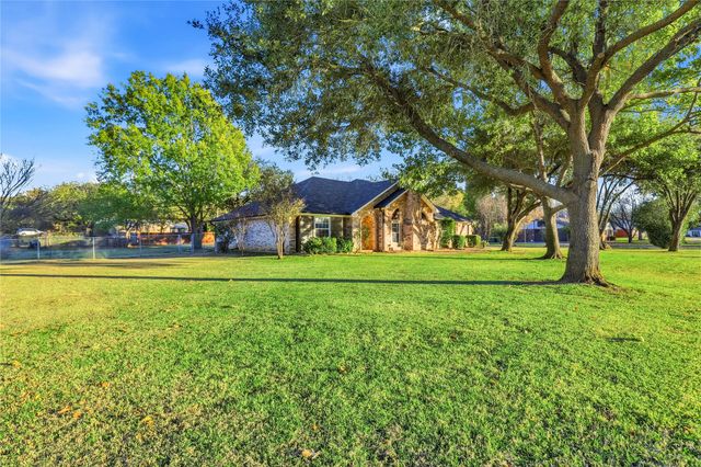 109 Mccullar Road, Burleson, TX 76028