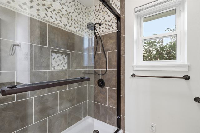 109 Mccullar Road, Burleson, TX 76028