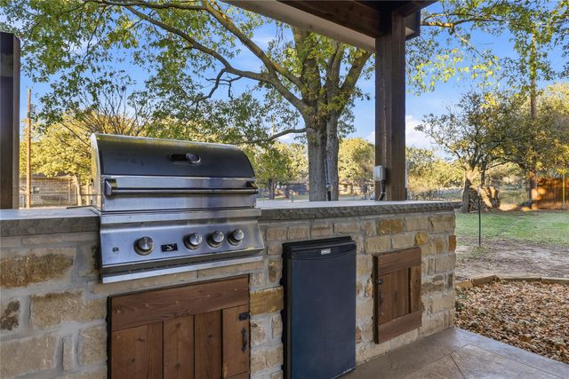 109 Mccullar Road, Burleson, TX 76028