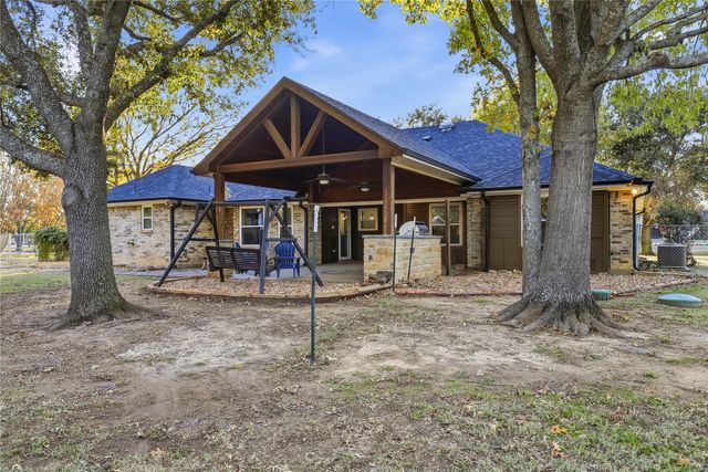 109 Mccullar Road, Burleson, TX 76028