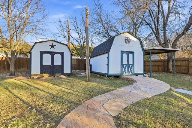 109 Mccullar Road, Burleson, TX 76028