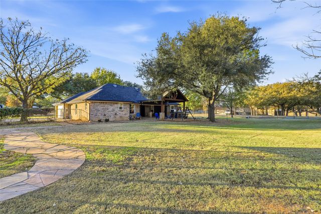 109 Mccullar Road, Burleson, TX 76028