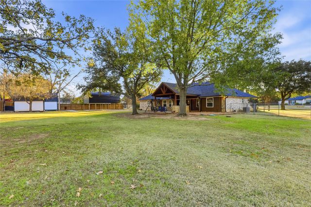 109 Mccullar Road, Burleson, TX 76028