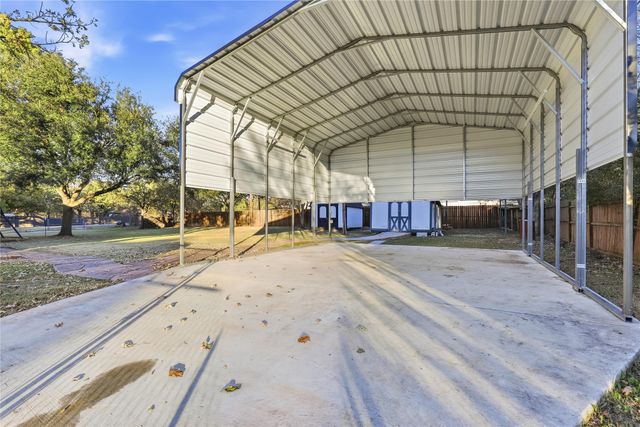 109 Mccullar Road, Burleson, TX 76028