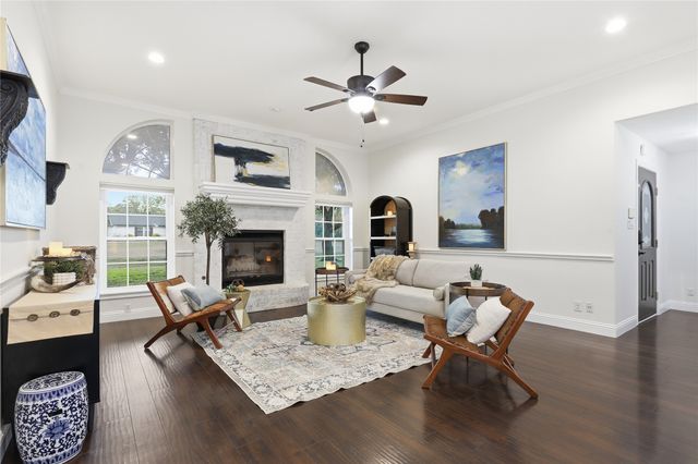 109 Mccullar Road, Burleson, TX 76028