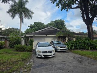 106 Kensington Road, Hollywood, FL 33021
