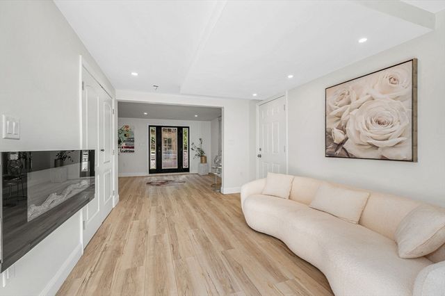 230 North St, Tewksbury, MA 01876