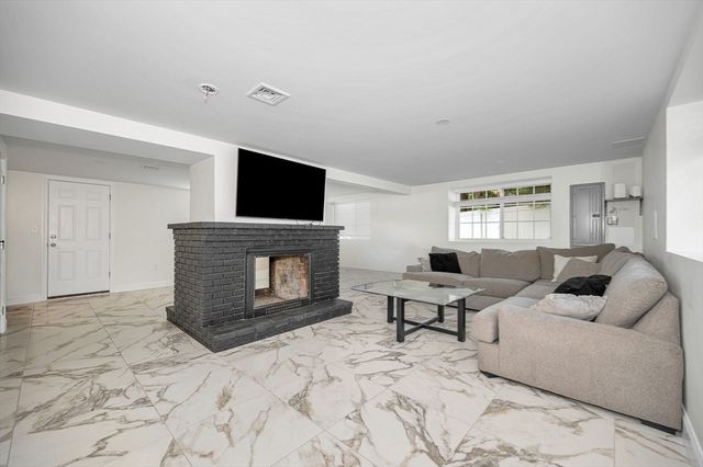 230 North St, Tewksbury, MA 01876