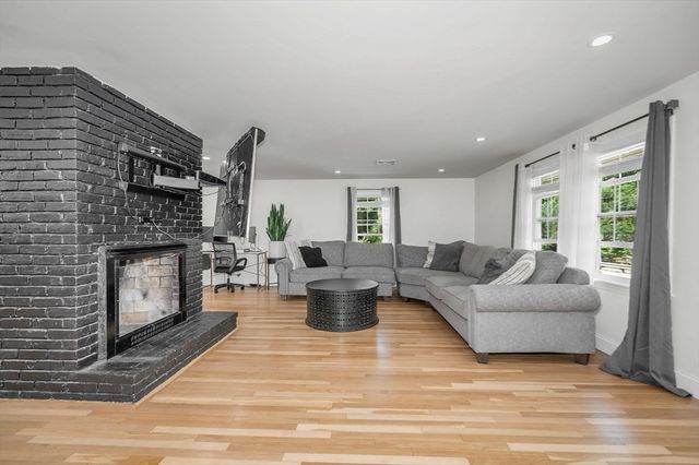 230 North St, Tewksbury, MA 01876
