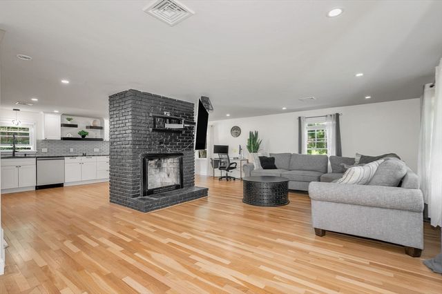 230 North St, Tewksbury, MA 01876