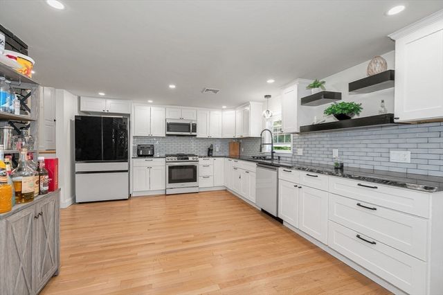 230 North St, Tewksbury, MA 01876