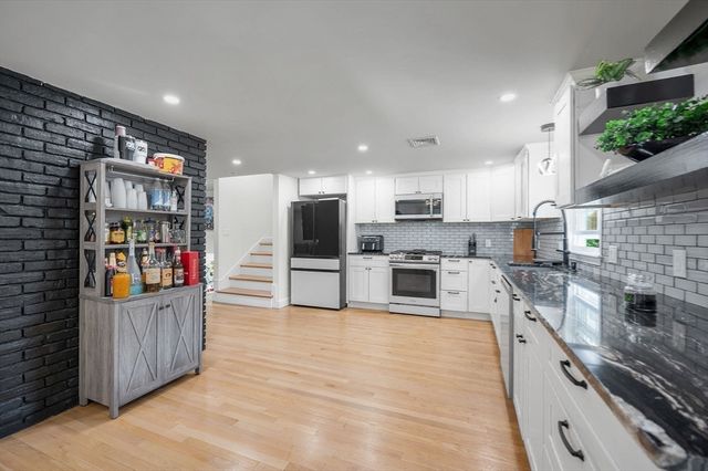 230 North St, Tewksbury, MA 01876