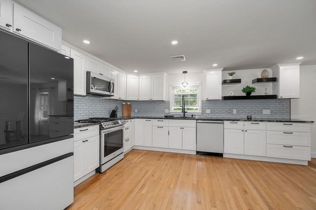230 North St, Tewksbury, MA 01876