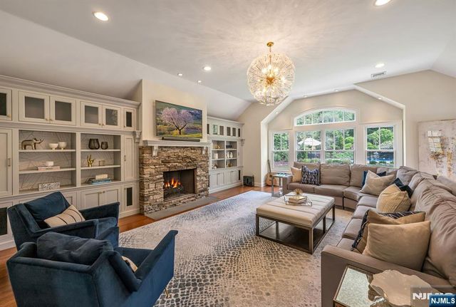 8 Mill Glen Court, Upper Saddle River, NJ 07458