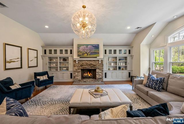 8 Mill Glen Court, Upper Saddle River, NJ 07458