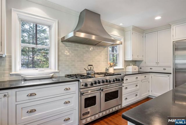 8 Mill Glen Court, Upper Saddle River, NJ 07458