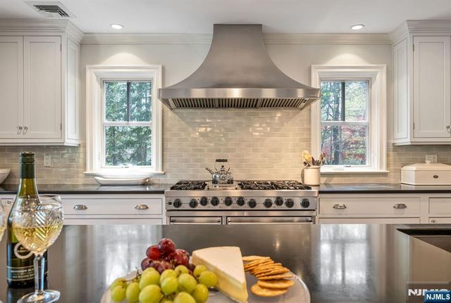 8 Mill Glen Court, Upper Saddle River, NJ 07458