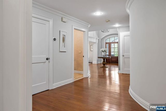 8 Mill Glen Court, Upper Saddle River, NJ 07458