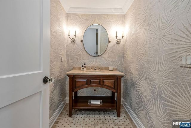 8 Mill Glen Court, Upper Saddle River, NJ 07458