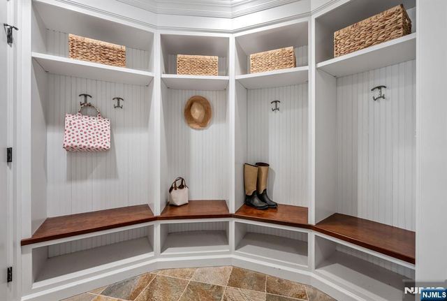 8 Mill Glen Court, Upper Saddle River, NJ 07458