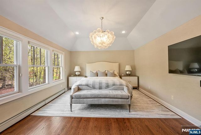 8 Mill Glen Court, Upper Saddle River, NJ 07458