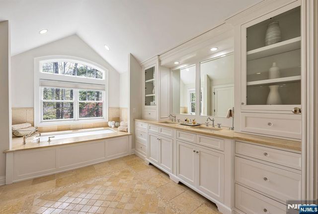 8 Mill Glen Court, Upper Saddle River, NJ 07458