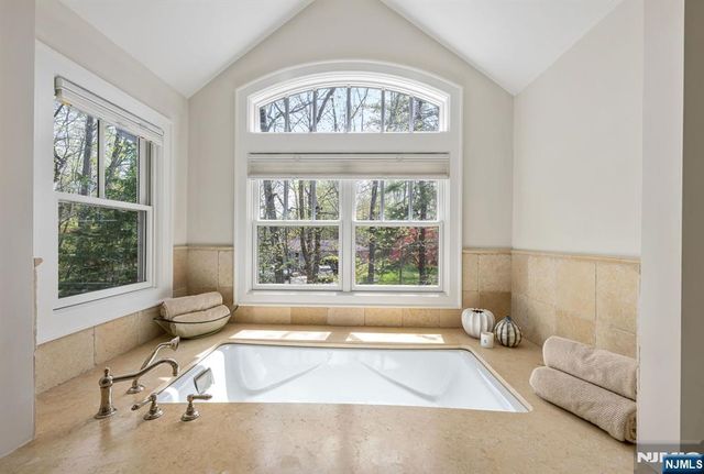 8 Mill Glen Court, Upper Saddle River, NJ 07458