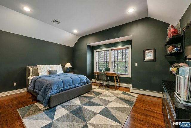 8 Mill Glen Court, Upper Saddle River, NJ 07458