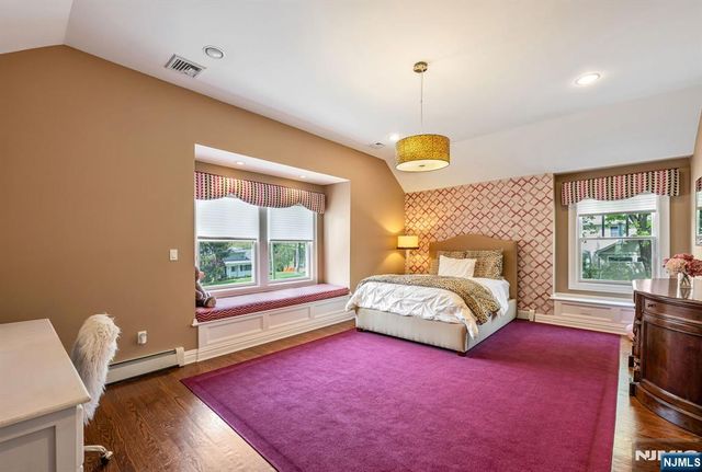 8 Mill Glen Court, Upper Saddle River, NJ 07458