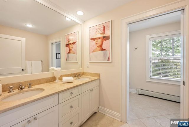 8 Mill Glen Court, Upper Saddle River, NJ 07458