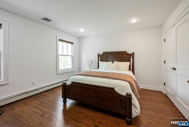 8 Mill Glen Court, Upper Saddle River, NJ 07458