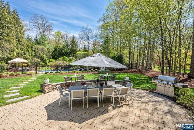 8 Mill Glen Court, Upper Saddle River, NJ 07458