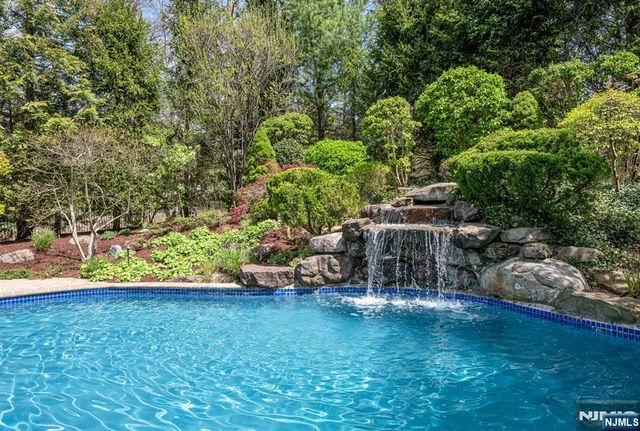 8 Mill Glen Court, Upper Saddle River, NJ 07458