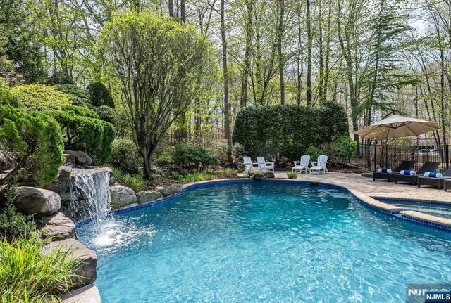 8 Mill Glen Court, Upper Saddle River, NJ 07458