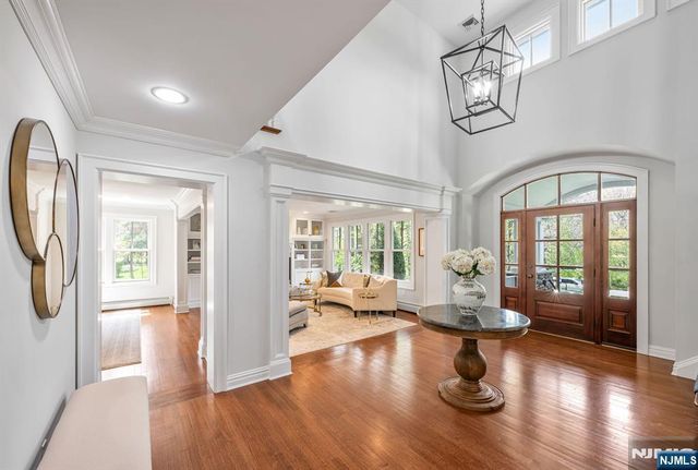 8 Mill Glen Court, Upper Saddle River, NJ 07458
