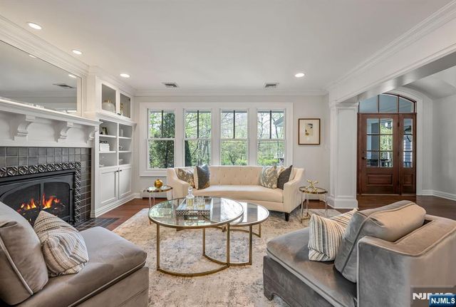 8 Mill Glen Court, Upper Saddle River, NJ 07458