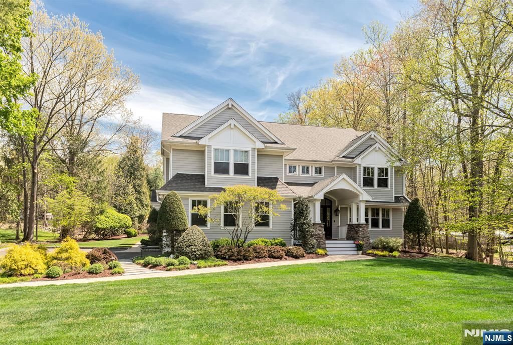 8 Mill Glen Court, Upper Saddle River, NJ 07458