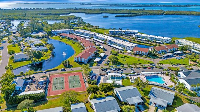 9421 KINGSTON DRIVE, Bradenton, FL 34210