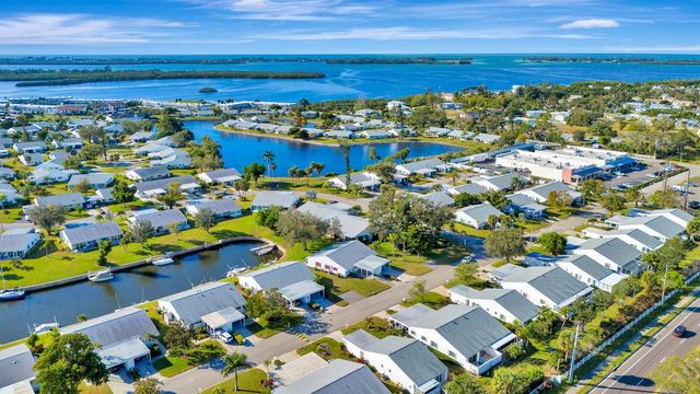 9421 KINGSTON DRIVE, Bradenton, FL 34210