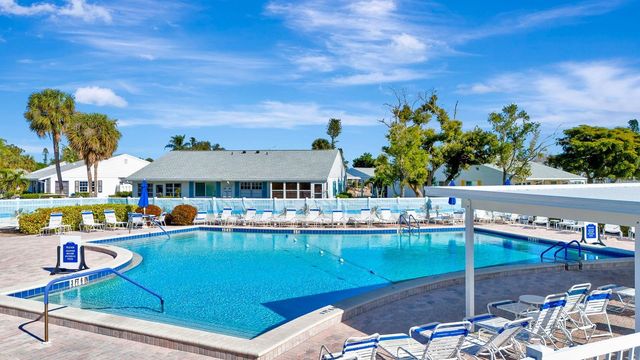 9421 KINGSTON DRIVE, Bradenton, FL 34210