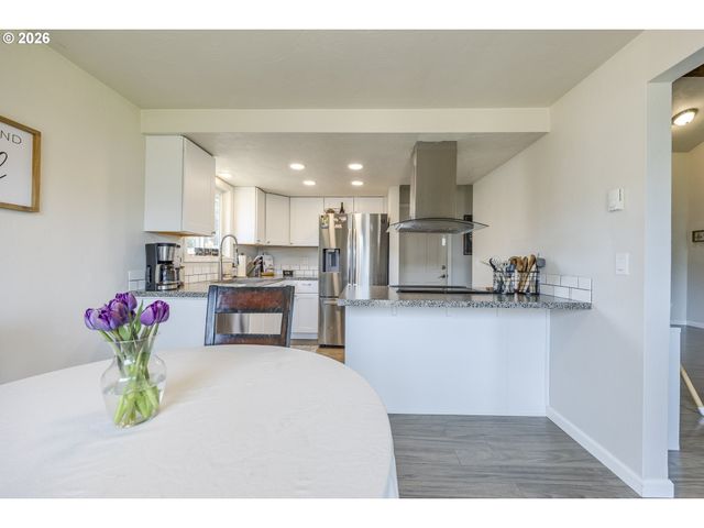 1530 DOLA St, Eugene, OR 97402