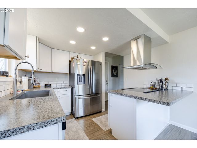 1530 DOLA St, Eugene, OR 97402