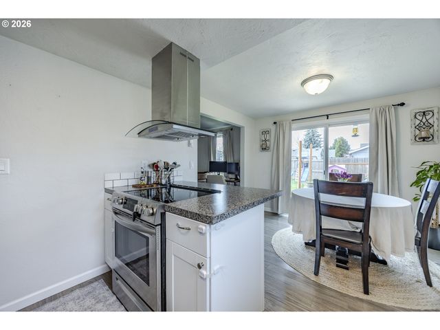 1530 DOLA St, Eugene, OR 97402