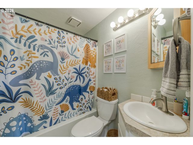 1530 DOLA St, Eugene, OR 97402