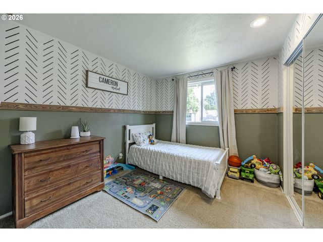 1530 DOLA St, Eugene, OR 97402