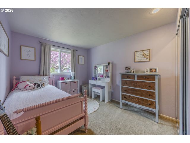 1530 DOLA St, Eugene, OR 97402