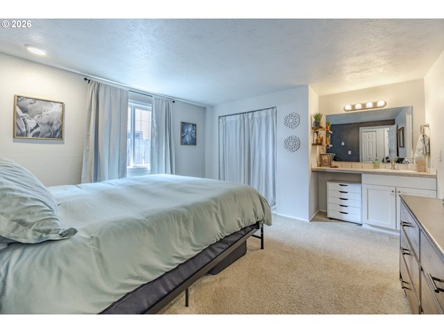 1530 DOLA St, Eugene, OR 97402