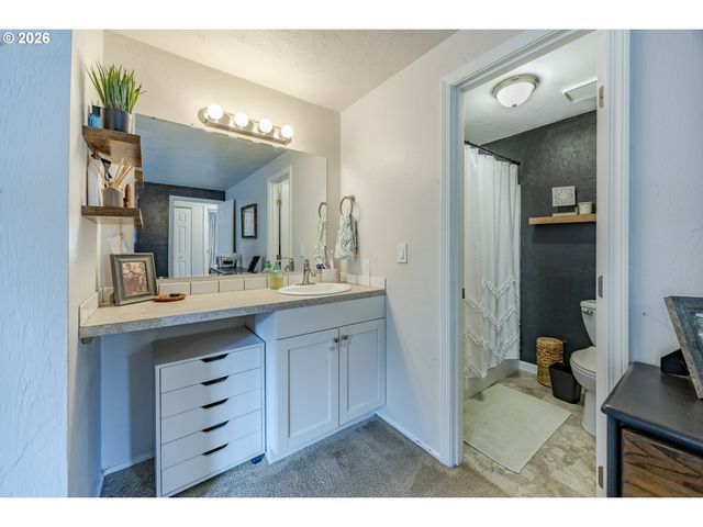 1530 DOLA St, Eugene, OR 97402