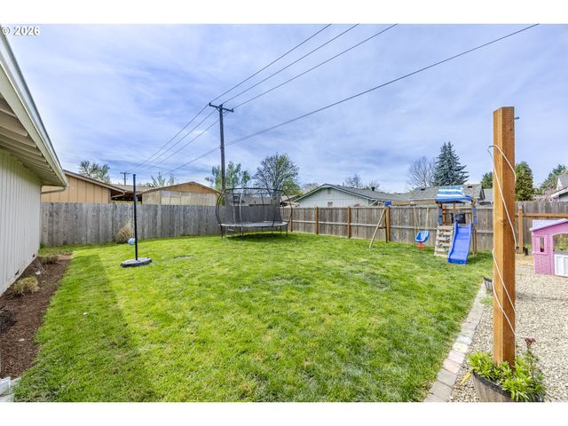 1530 DOLA St, Eugene, OR 97402