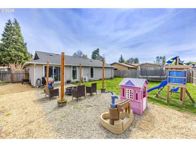 1530 DOLA St, Eugene, OR 97402